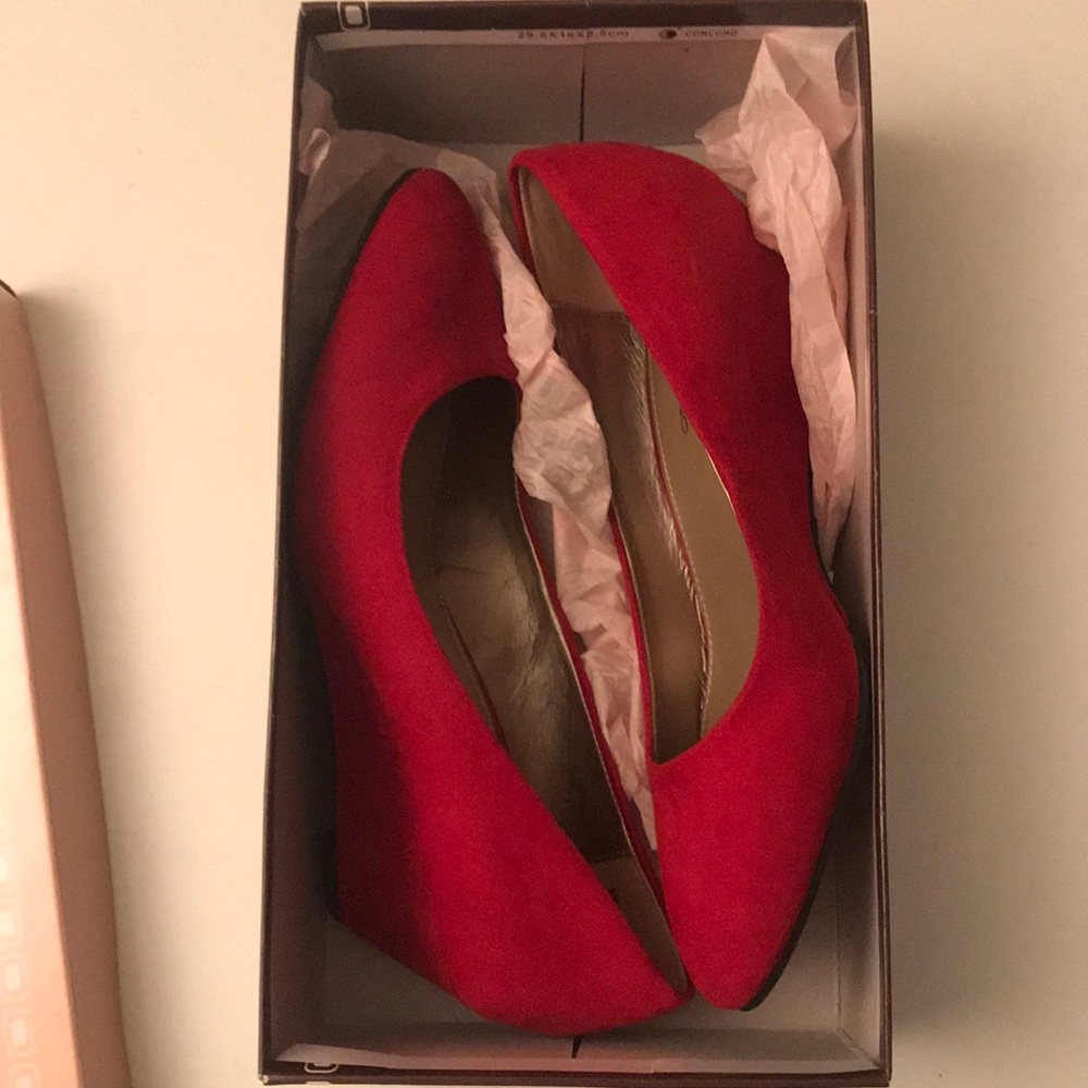 Red Wedges